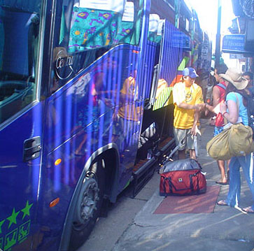 Autobús de 50 pasajeros para transporte privado en Costa Rica